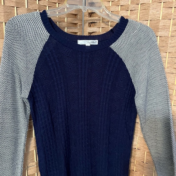 Women’s Raglan Sweater - Picture 2 of 3